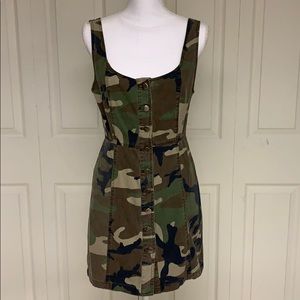 Forever 21 button up camo dress size medium NWOT